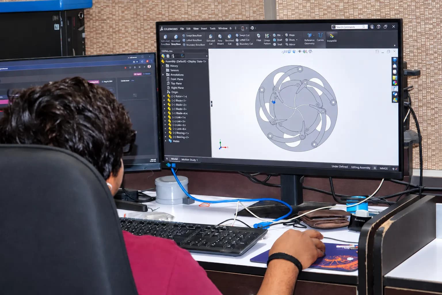 Mindron Lab engineer designing custom mechanical iris mechanism in SolidWorks CAD